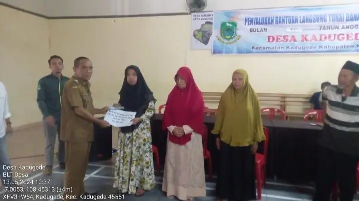 43 Orang Warga Desa Kadugede Terima Uang Tunai Rp. 300.000