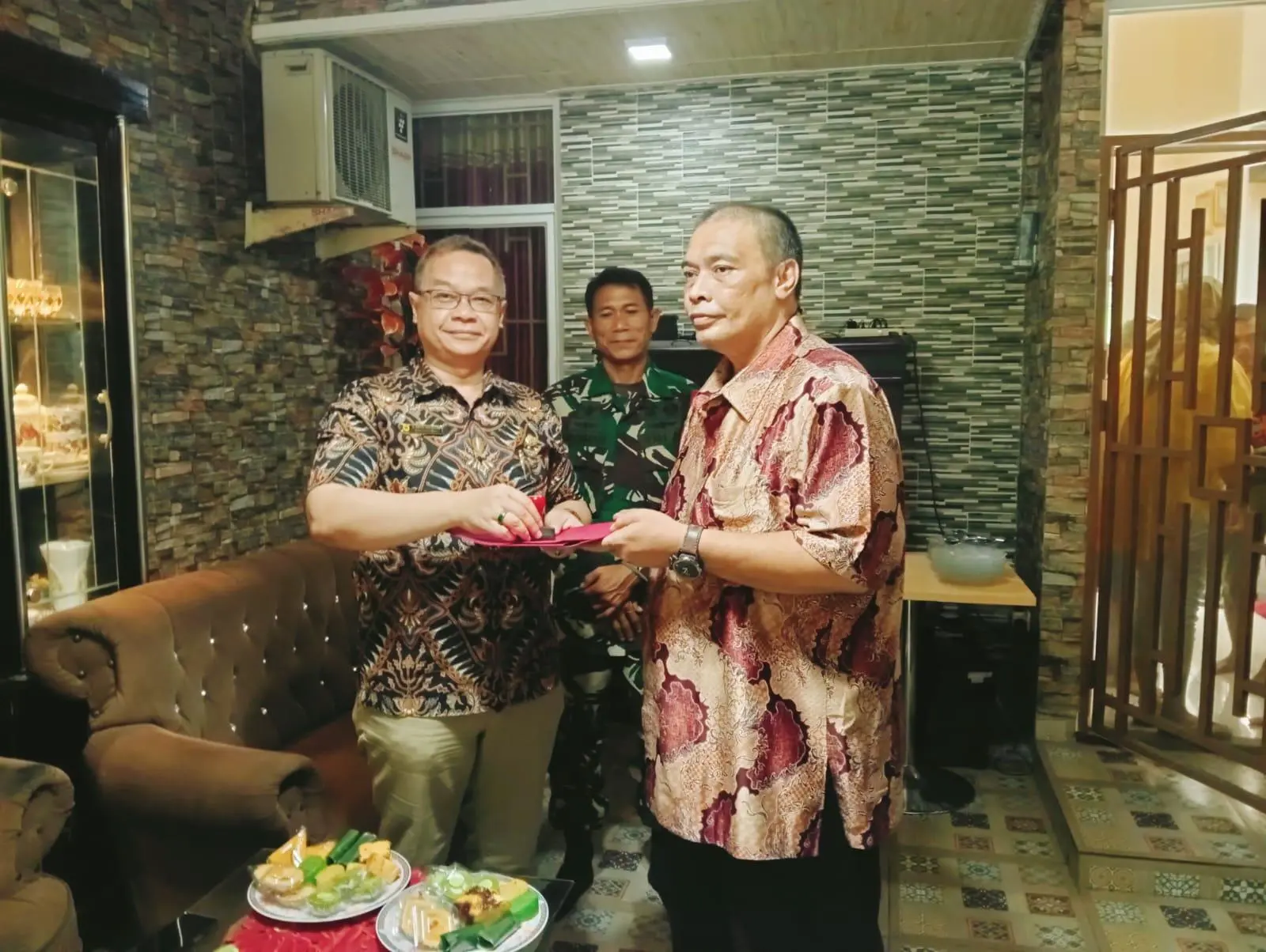 Babinsa Hadiri Pelantikan Ketua RT Desa Cikeas