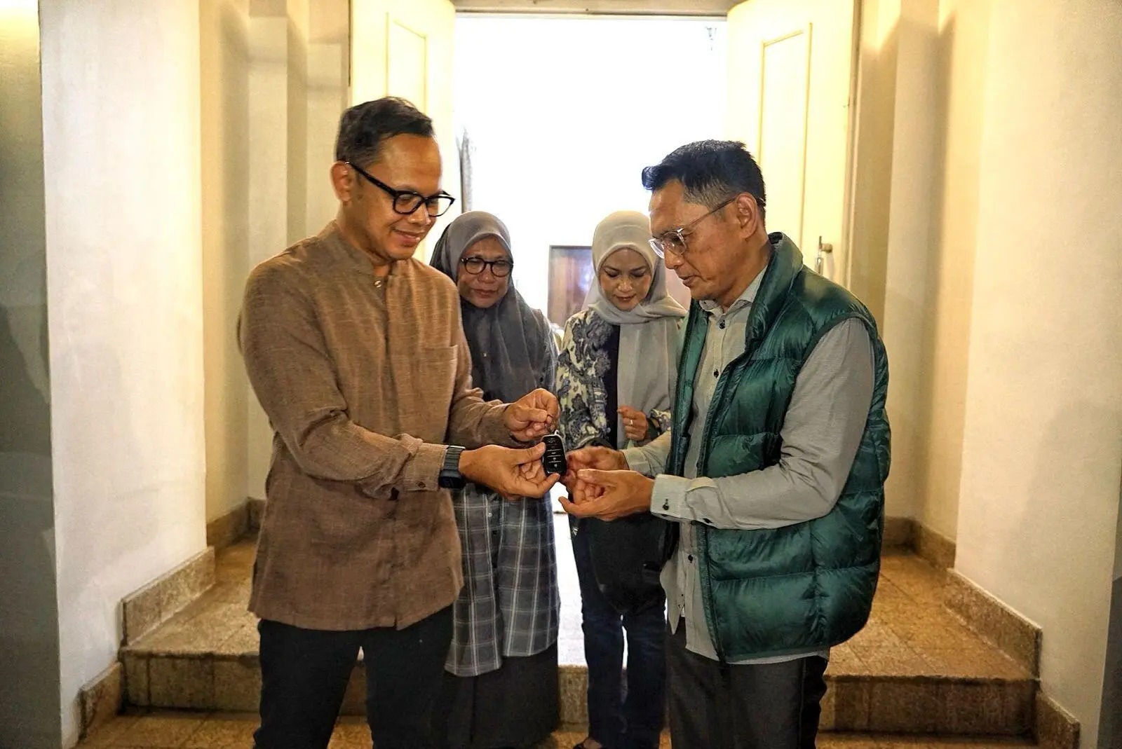 Pj Wali Kota Bogor Terima Kunci Rumah dan Mobil Dinas