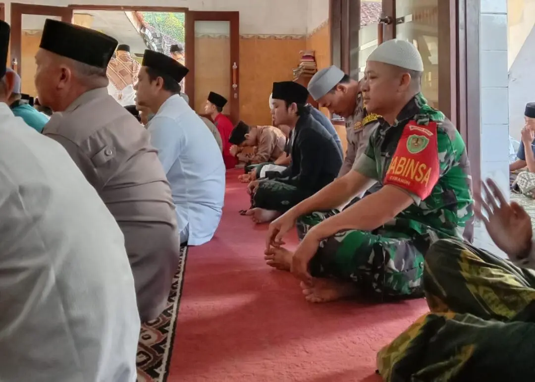 Babinsa Cibanon Lakukan Pengamanan Sholat Iedul Fitri