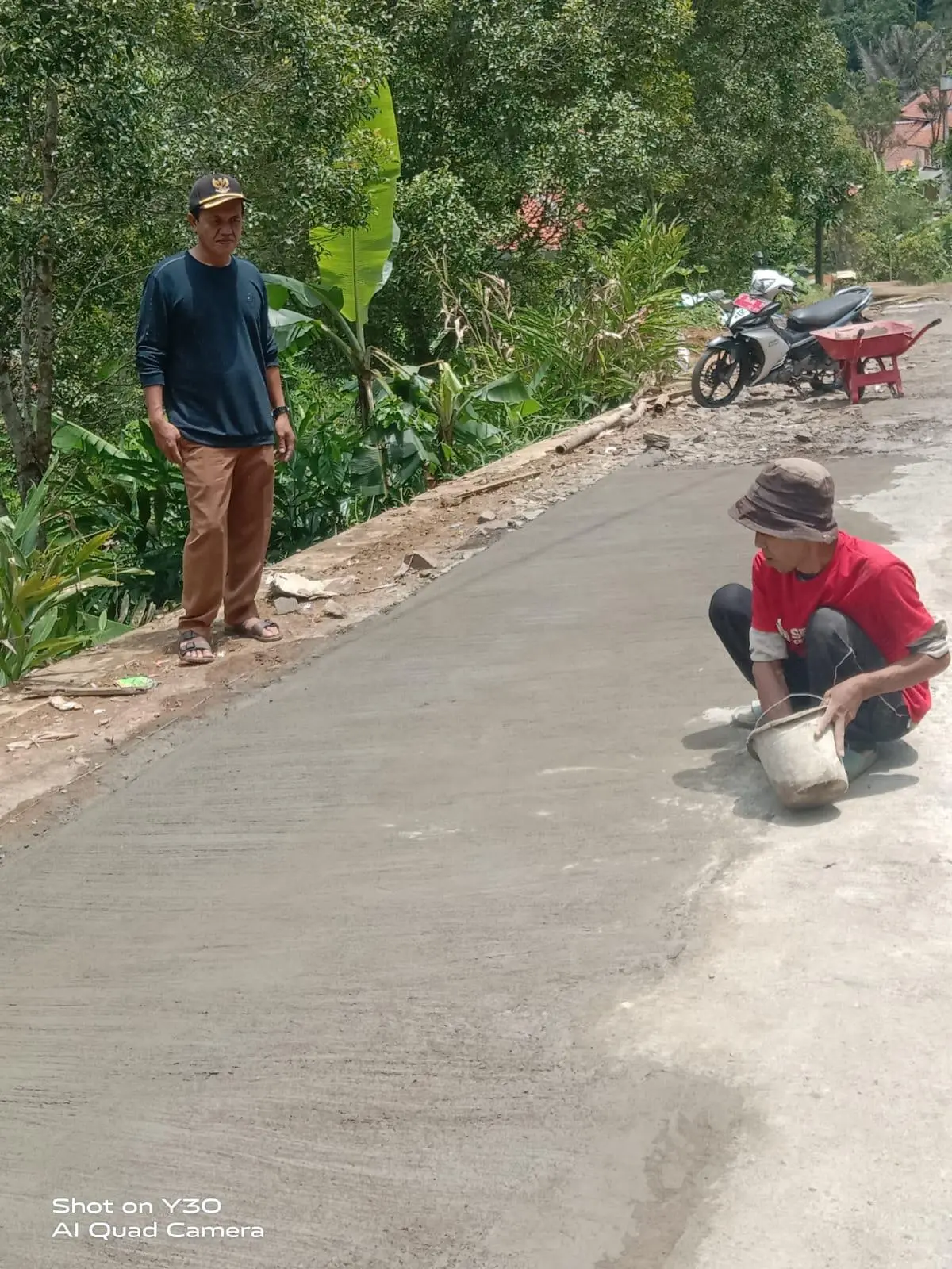 Pemdes Margabakti Kerja Bakti Perbaiki Jalan Rusak