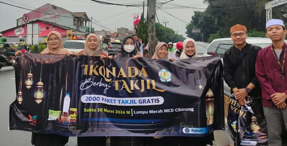 Ikatan Keluarga Besar Qotrun Nada Bagikan Ribuan Takjil Gratis