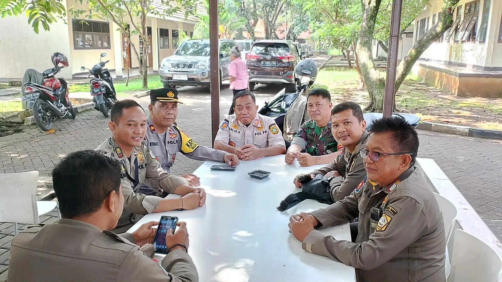 Pengamanan Sidang Pleno Rekapitulasi Suara Oleh Petugas Gabungan