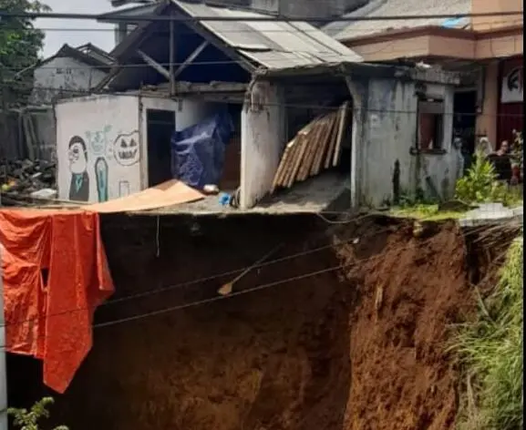 Longsor di Kelurahan Muarasari akibatkan dua Orang Meninggal dan Luka-luka