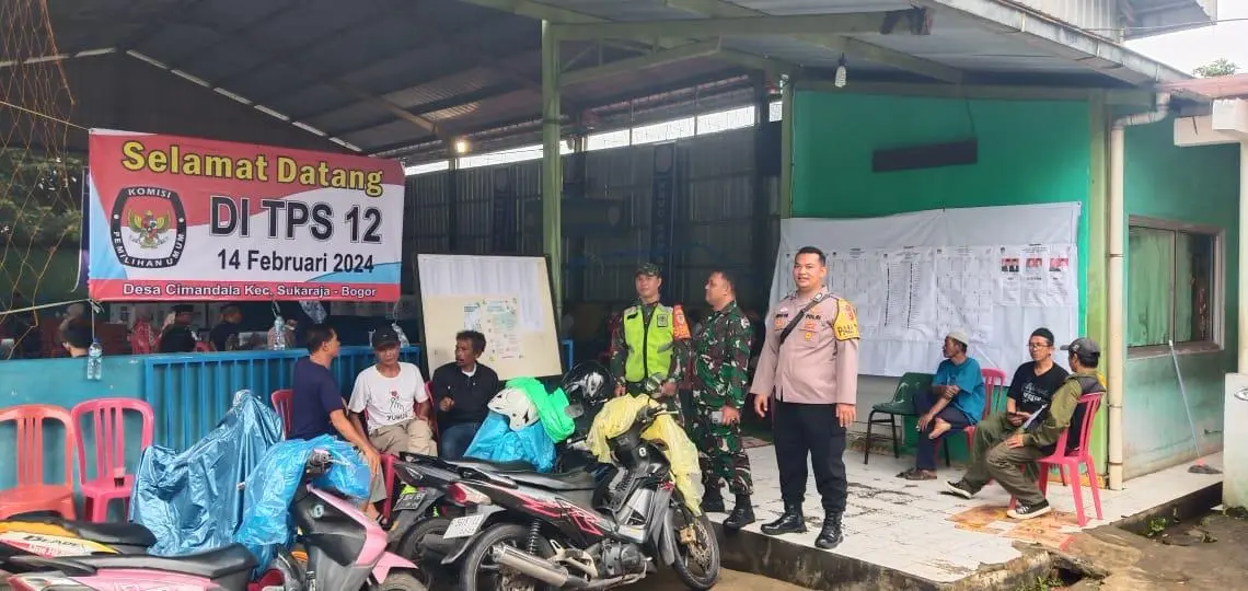 Kawal Pencoblosan, Petugas Lakukan Pengamanan Di TPS