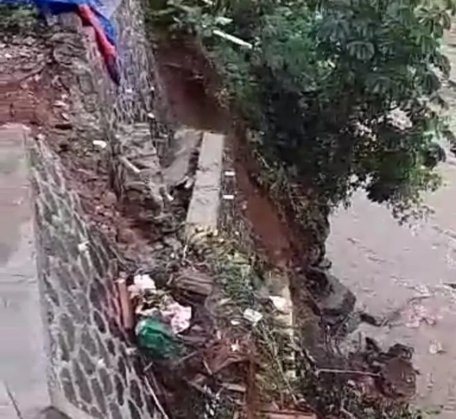 Jelang Malam Pergantian Tahun, TPT di Rangga Mekar Longsor