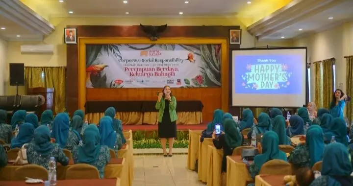Spesial Hari Ibu, Royal Safari Garden Adakan Corporate Social Responsibility Bersama Masyarakat Sekitar