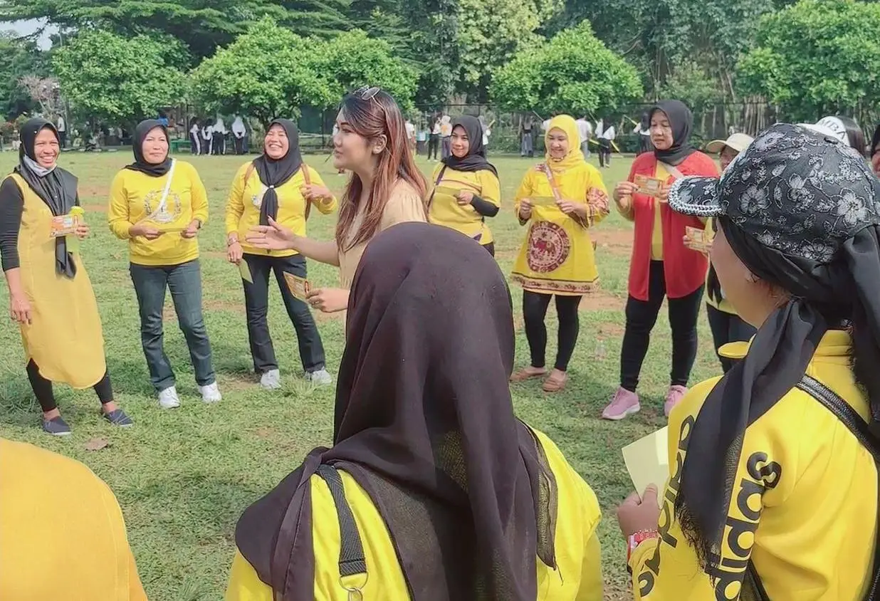Mendengar Langsung Curhatan Warga, Vina Yuliani Caleg Partai Hanura komitmen Perjuangkan Hak Hak Masyarakat