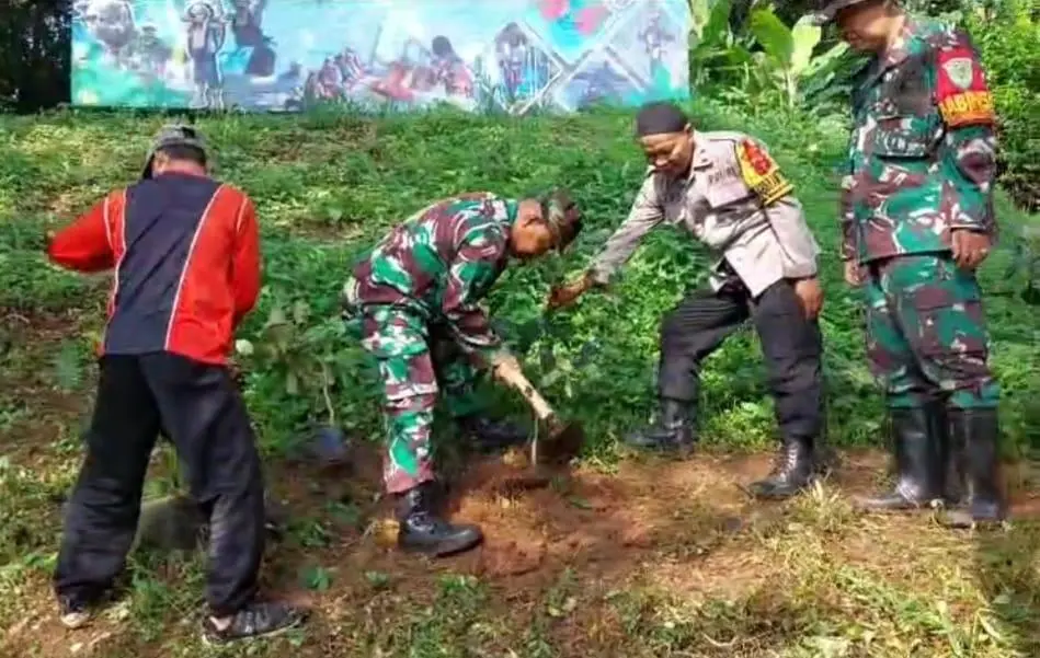 Koramil Bogor Selatan Lakukan Penanaman Pohon di Leuweung Kota Bogor