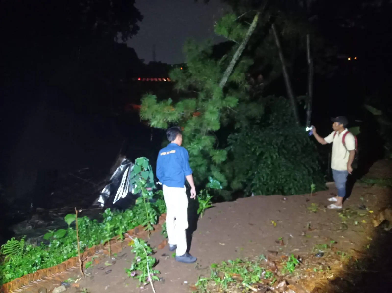 Diguyur Hujan Deras, Leweung Kota di Kawasan BNR Longsor