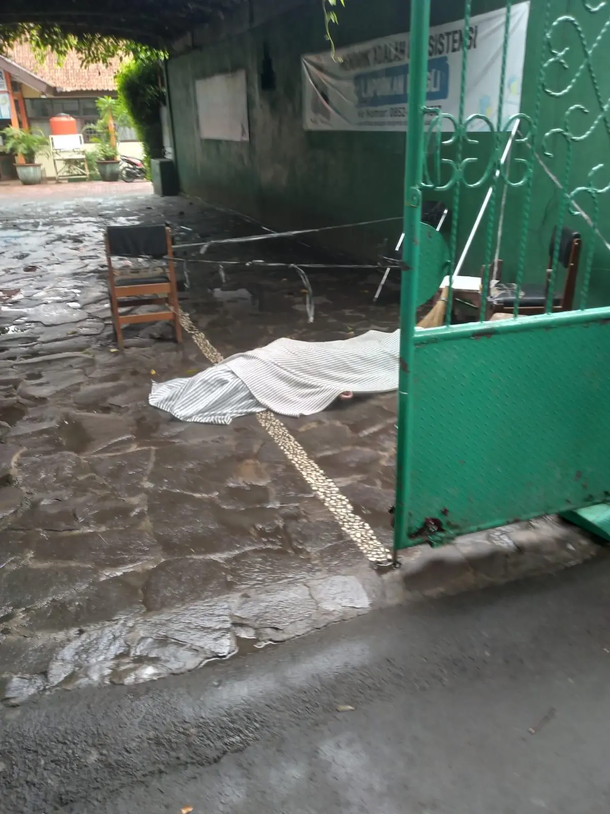 Penjaga Sekolah SMPN 13 Bogor, Tewas Tersengat Listrik