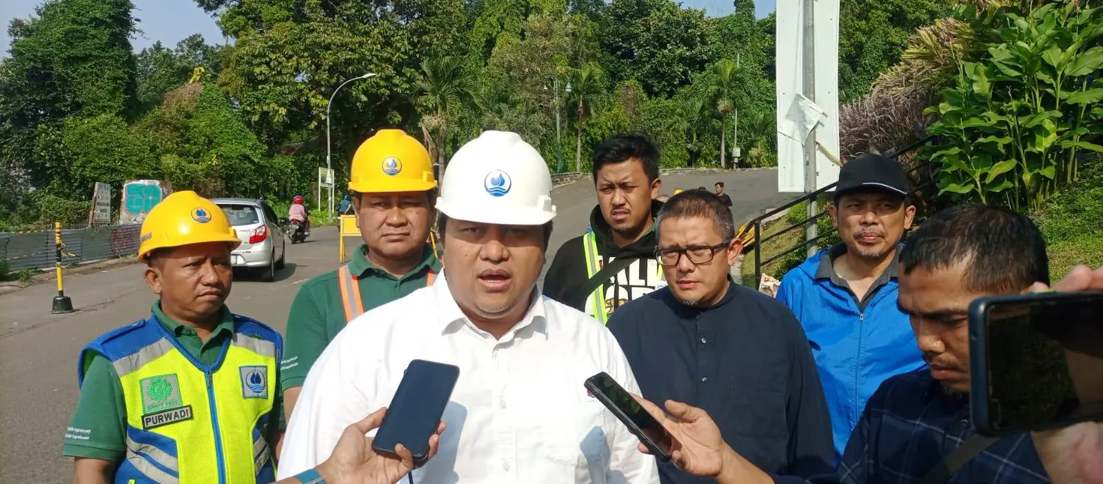 Pipa Tirta Hancur Akibat Longsor, Rino Indira : Sementara Pipa di Pasang Diatas Trotoar Batutulis