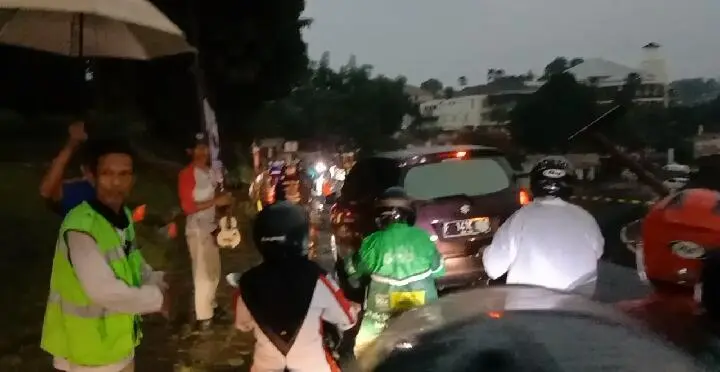 Imbas TPT dikawasan Penataan Stasiun Batutulis Longsor, arus Lalin macet