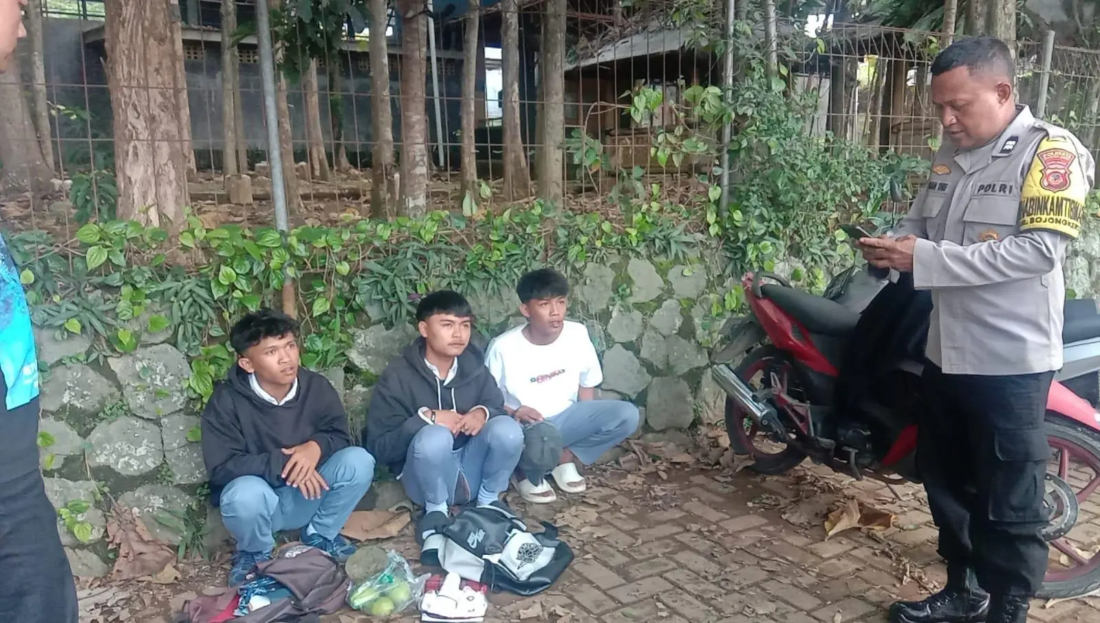 Hendak Tawuran, Tiga Siswa Berhasil Diamankan Warga