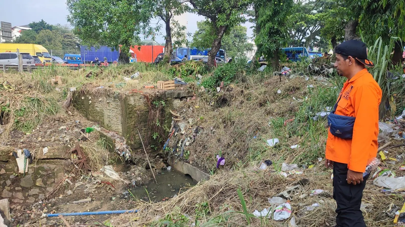 Saat Bersihkan Sampah, Petugas Jasa Marga Hilang Terbawa Arus Kali Cibalok