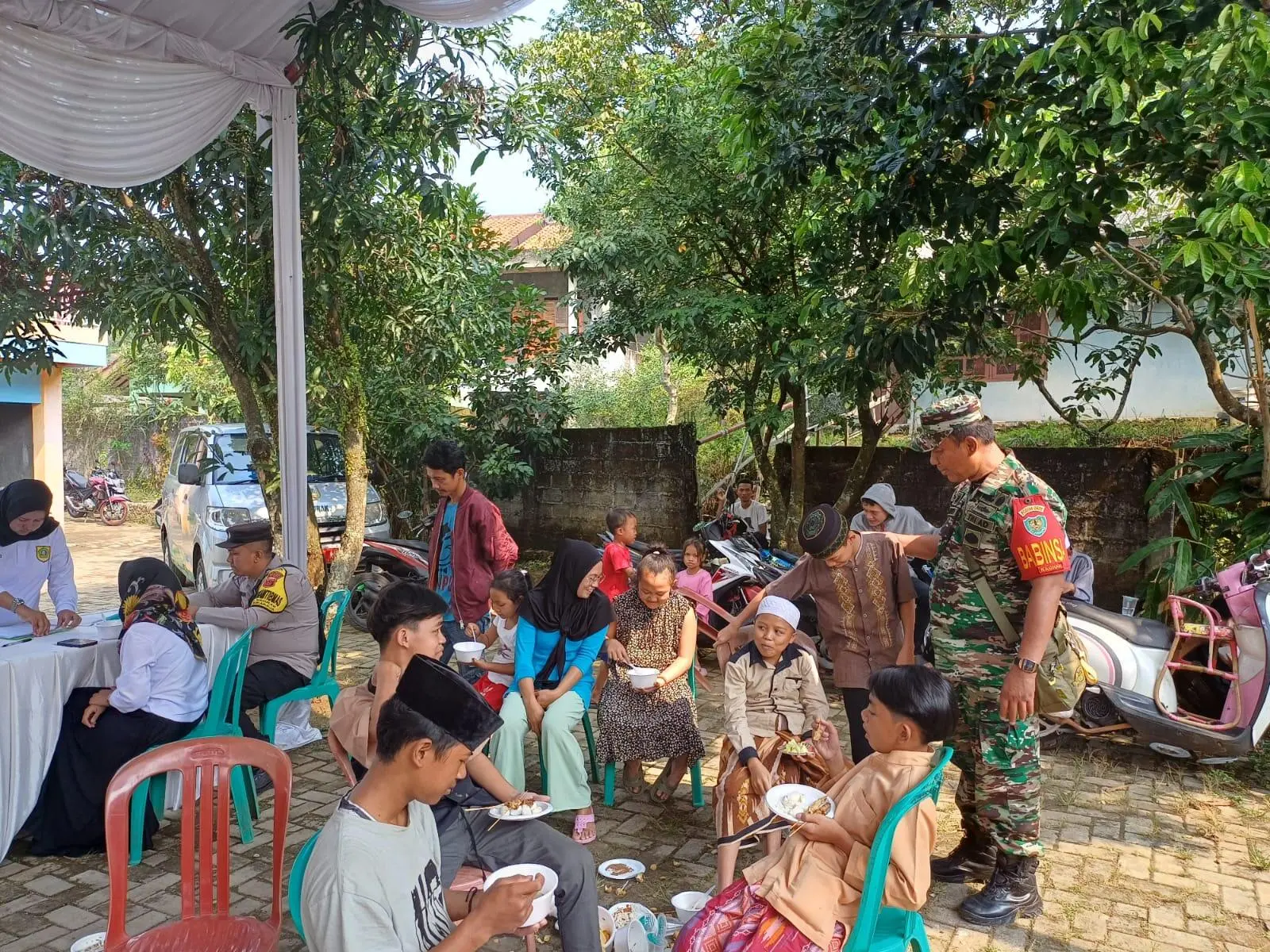 Babinsa Nagrak Pantau Penyaluran Santunan Yatim
