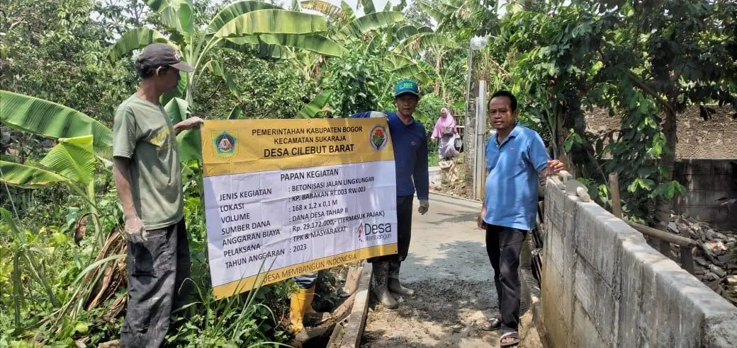 Tingkatkan Perekonomian Warga Pemdes Cilbar Perbaiki Jalan Lingkungan