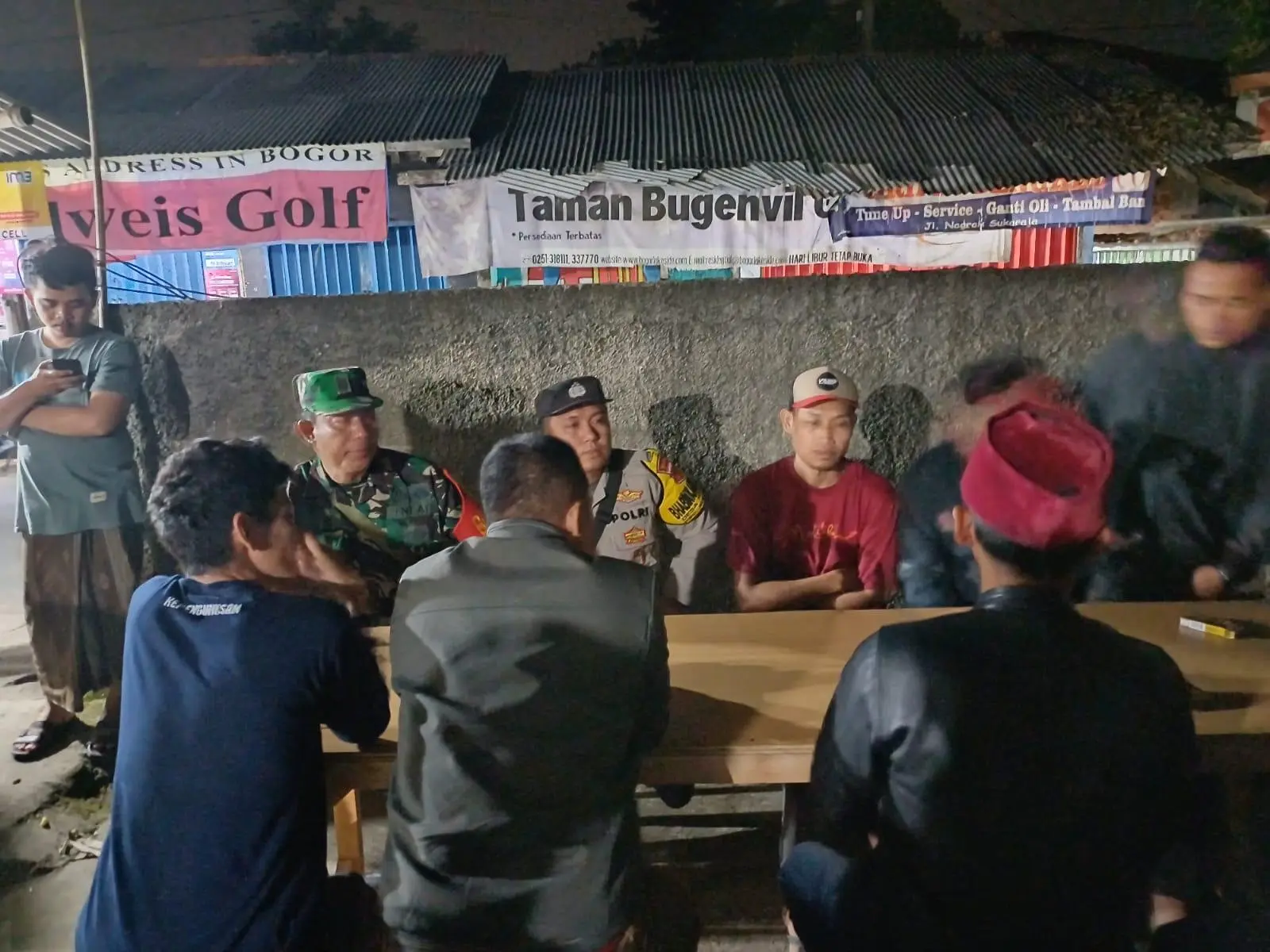 Bersama Warga Babinsa Lakukan Musyawarah Penanganan Kekeringan
