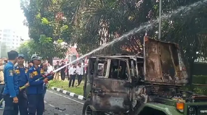 Satu Unit Mobil SUV Hangus di Lahap Si Jago Merah