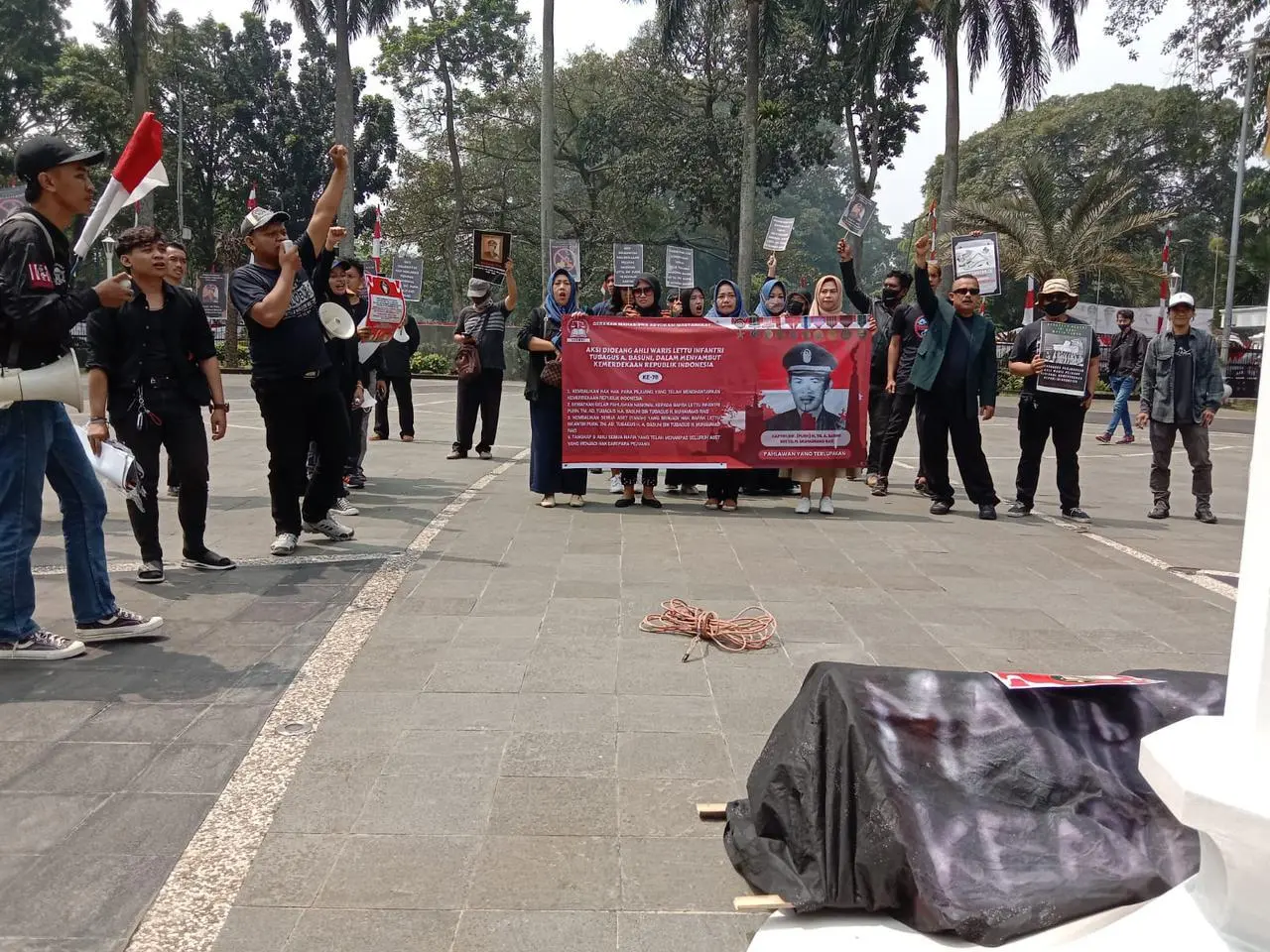 Ahli Waris TB A Basuni dan Gerakan Mahasiswa Advokasi Masyarakat Geruduk Balaikota Bogor