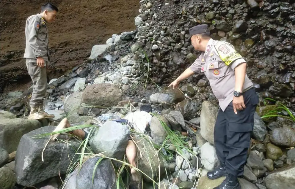Warga Tamansari Digegerkan dengan Penemuan Mayat di Sungai Ciapus