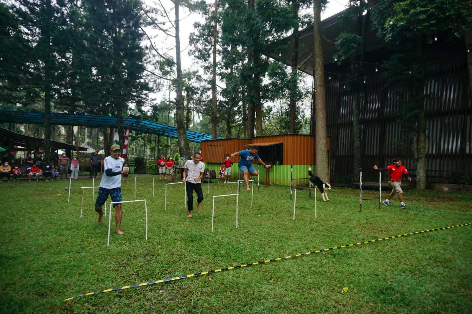 Menyambut HUT RI ke 78, Royal Safari Garden Rayakan Perlombaan Bersama Tamu dan Satwa
