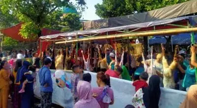 Warga RW 07 Kelurahan Rangkapan Jaya Lama Potong 11 Ekor Sapi dan 29 Kambing