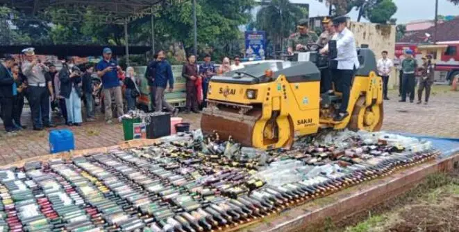 Polresta Bogor Kota Musnahkan Ribuan Botol Miras dan Petasan
