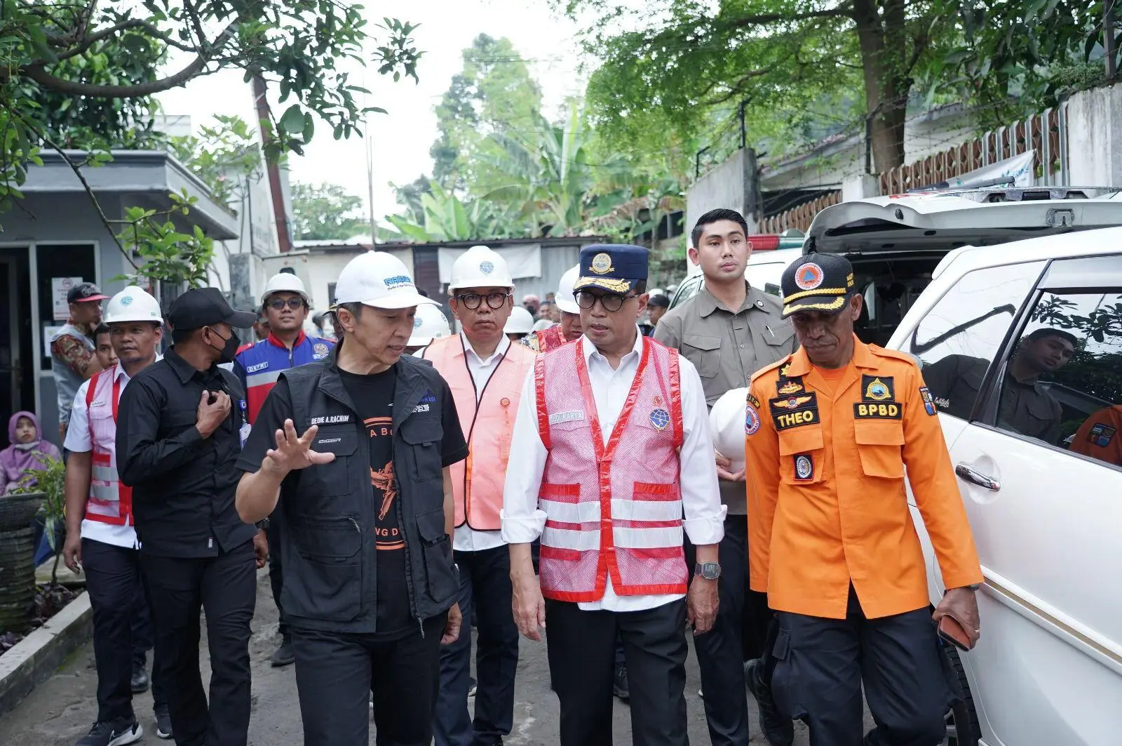 Dedie Rachim Dampingi Menhub Cek Perbaikan Rel dan Posko Pengungsian