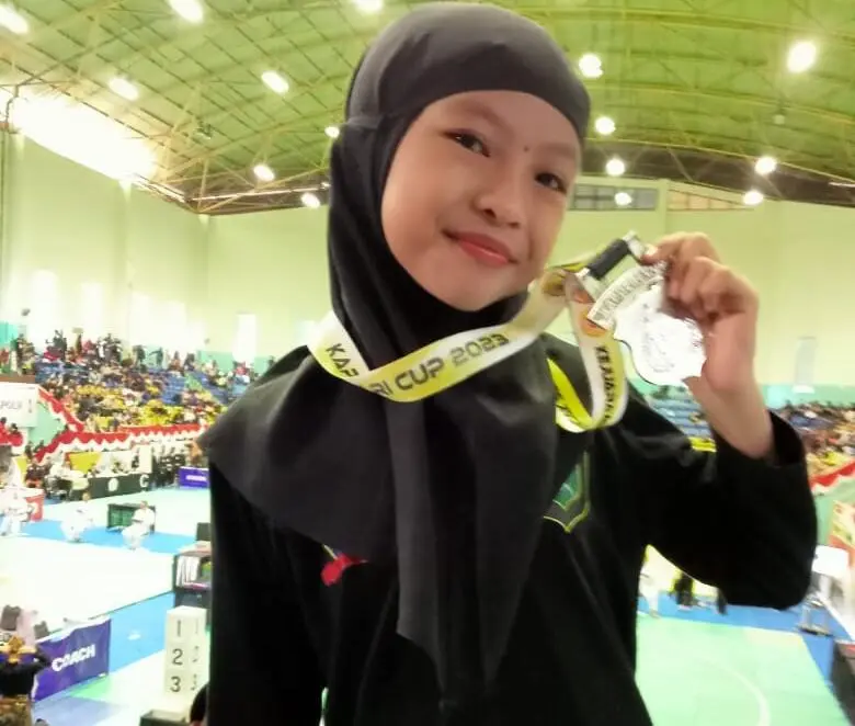 Siswi Polisi 1 Kota Bogor Meraih Medali Perak dalam Kompetisi Silat Kapolri CUP