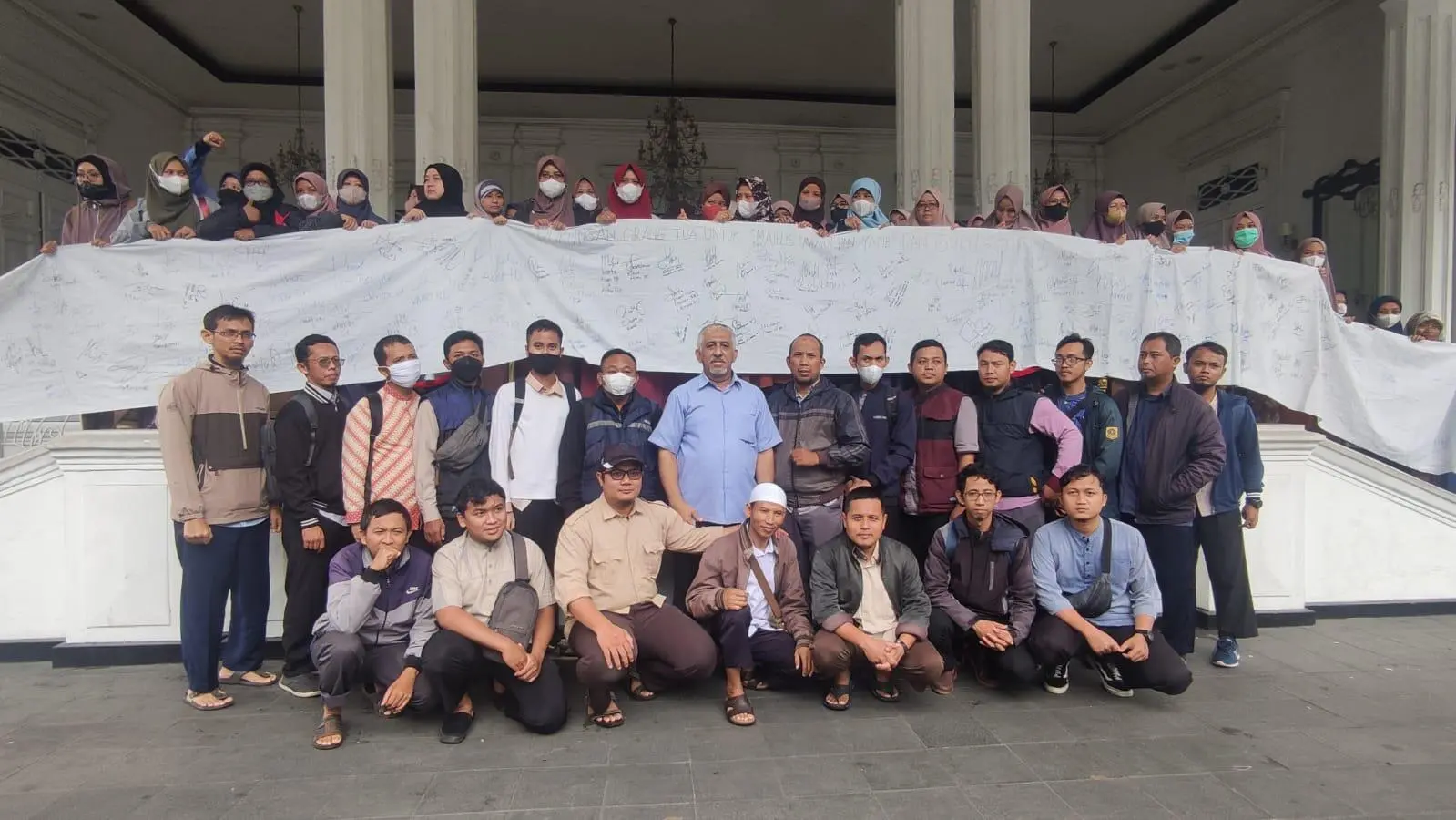SK Walikota Diduga Abaikan Proses Hukum, Perwakilan Orang Tua Didik dan Staf Yayasan At Taufiq ICAT Geruduk Balaikota Bogor