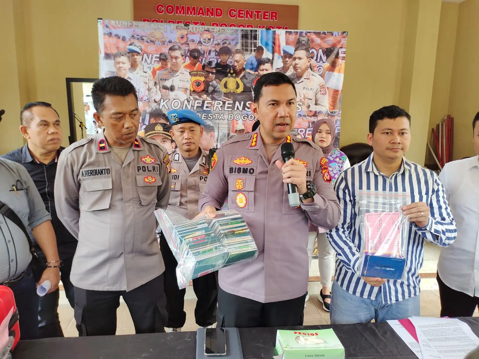 Pelaku Penggelapan Dana Jemaah Umroh Senilai Rp. 1,8 Miliar Dibekuk Satreskrim Polresta Bogor Kota