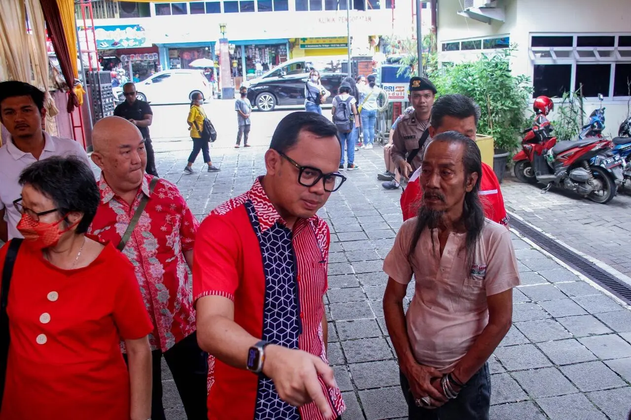 Bima Arya Silaturahmi dengan Keluarga Besar Vihara Dhanagun