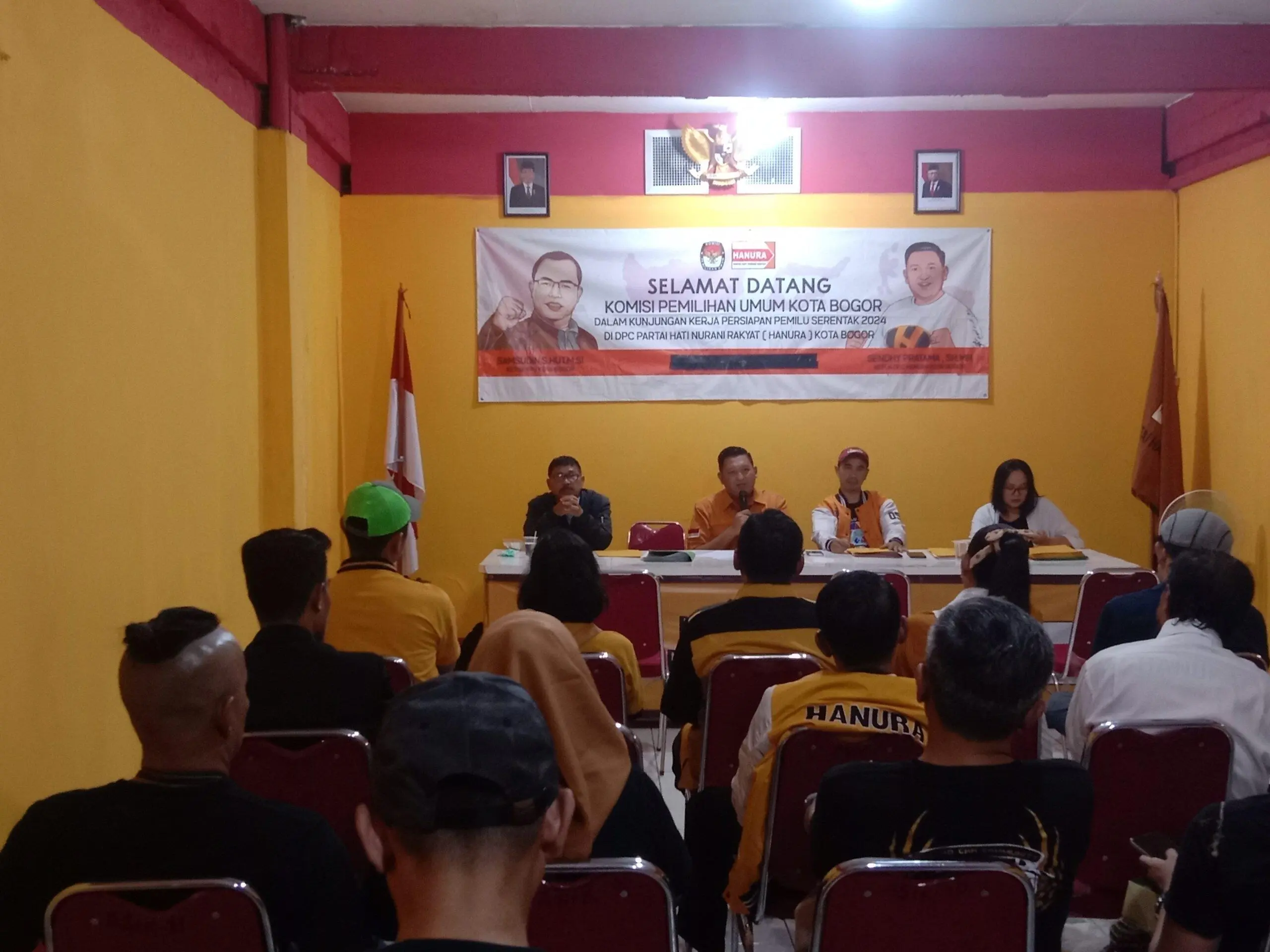 Buka Pendaftaran Bacaleg, Kantor DPC Hanura Kota Bogor Dikerumuni Warga