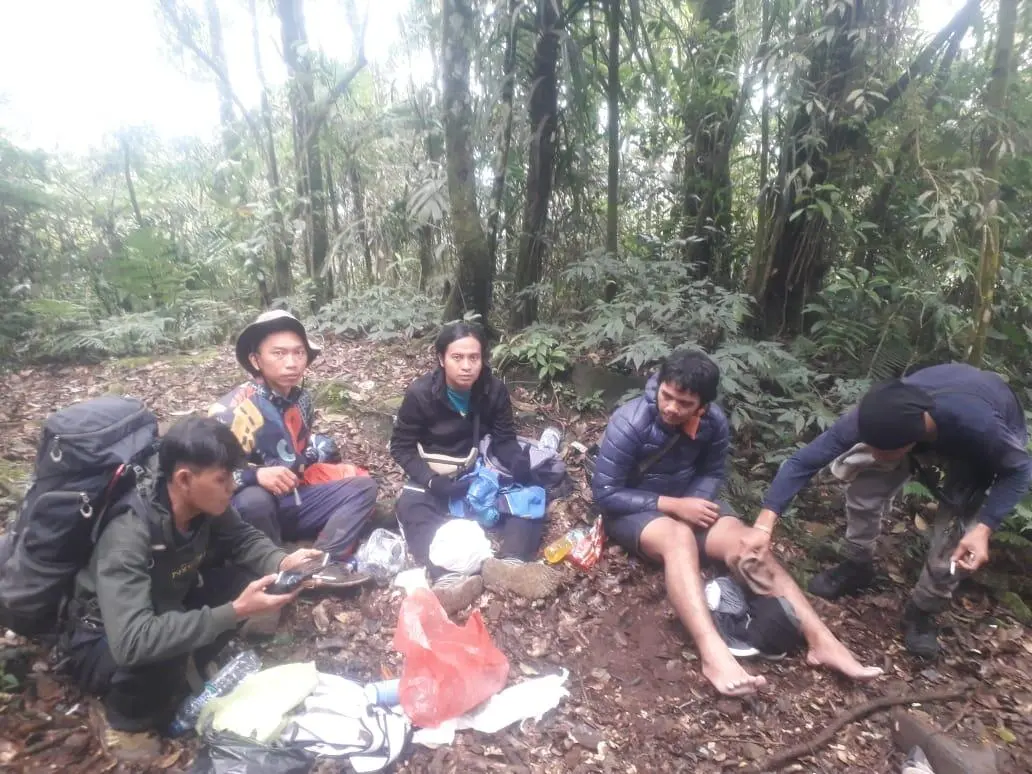 Tim RGS Berhasil Evakuasi Seorang Pendaki Cedera Saat Tracking Dikawasan Gunung Salak