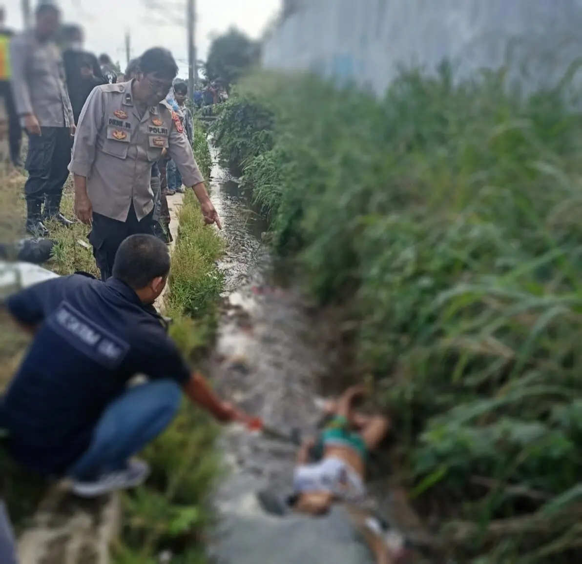 Seorang Pria Tanpa Identitas Tersambar Kereta Api Bogor – Jakarta