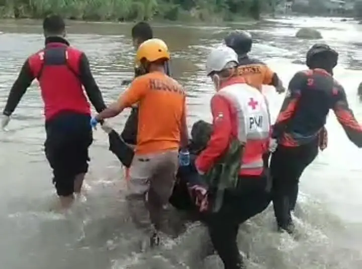 Geger Warga Temukan Mayat Perempuan Tanpa Identitas Tersangkut di Batu Cisadane