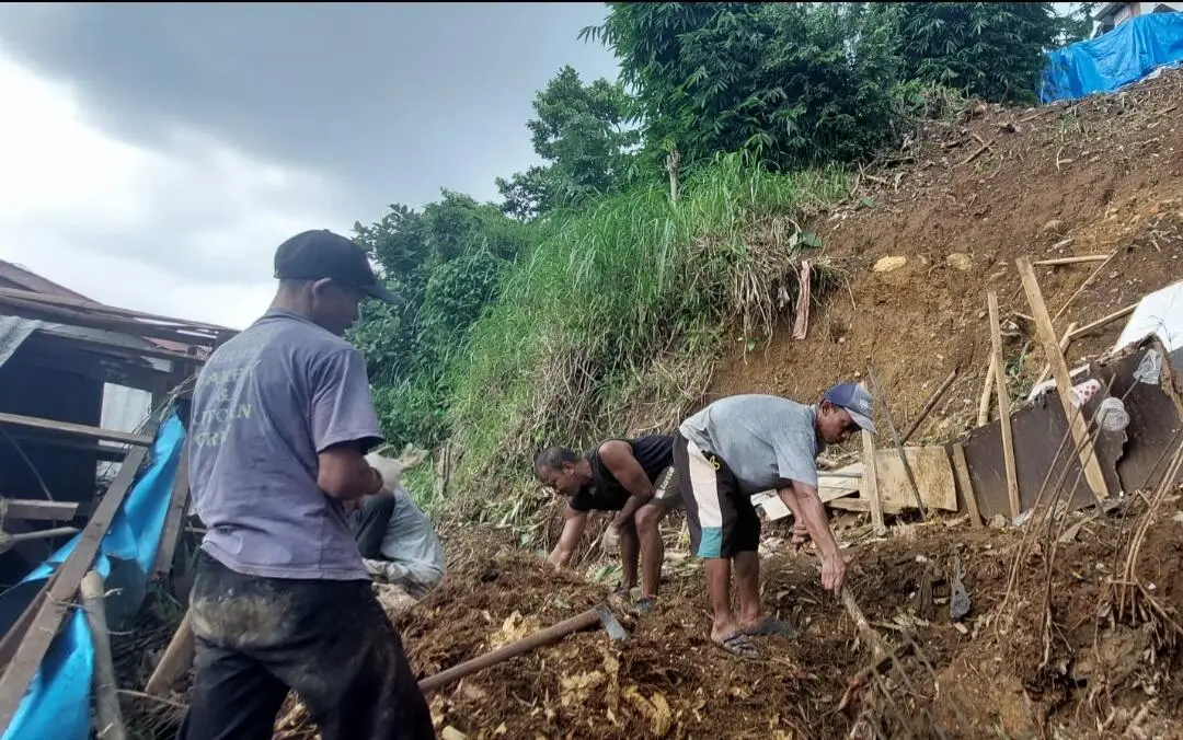Wargamulya Kerja Bakti Bersihkan Material Longsor
