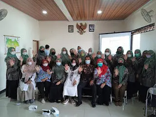 DP3AP2KB bersama Desa Gunung Geulis Adakan Orientasi Tim Pendamping Keluarga