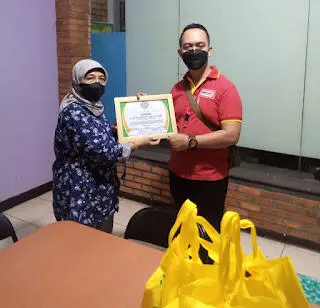Sekber Wartawan Media Online Terima Bantuan Paket Lebaran dari Alfamart