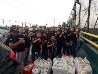 DPC Laskar Banten Bagikan 300 Boks kepada Pengendara Bermotor