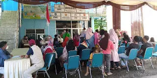 270 KPM di Desa Sukatani Terima BLT Minyak Goreng