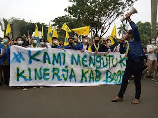 PMII Aksi di Kantor Bupati Bogor