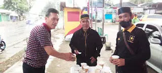 Partai Umat Kabupaten Bogor Bagi Takjil Gratis Selama Ramadhan