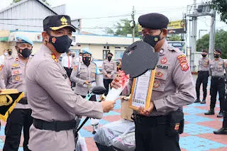 Capai Target Vaksinasi Polisi dan Warga Majalengka Dihadiahi Motor