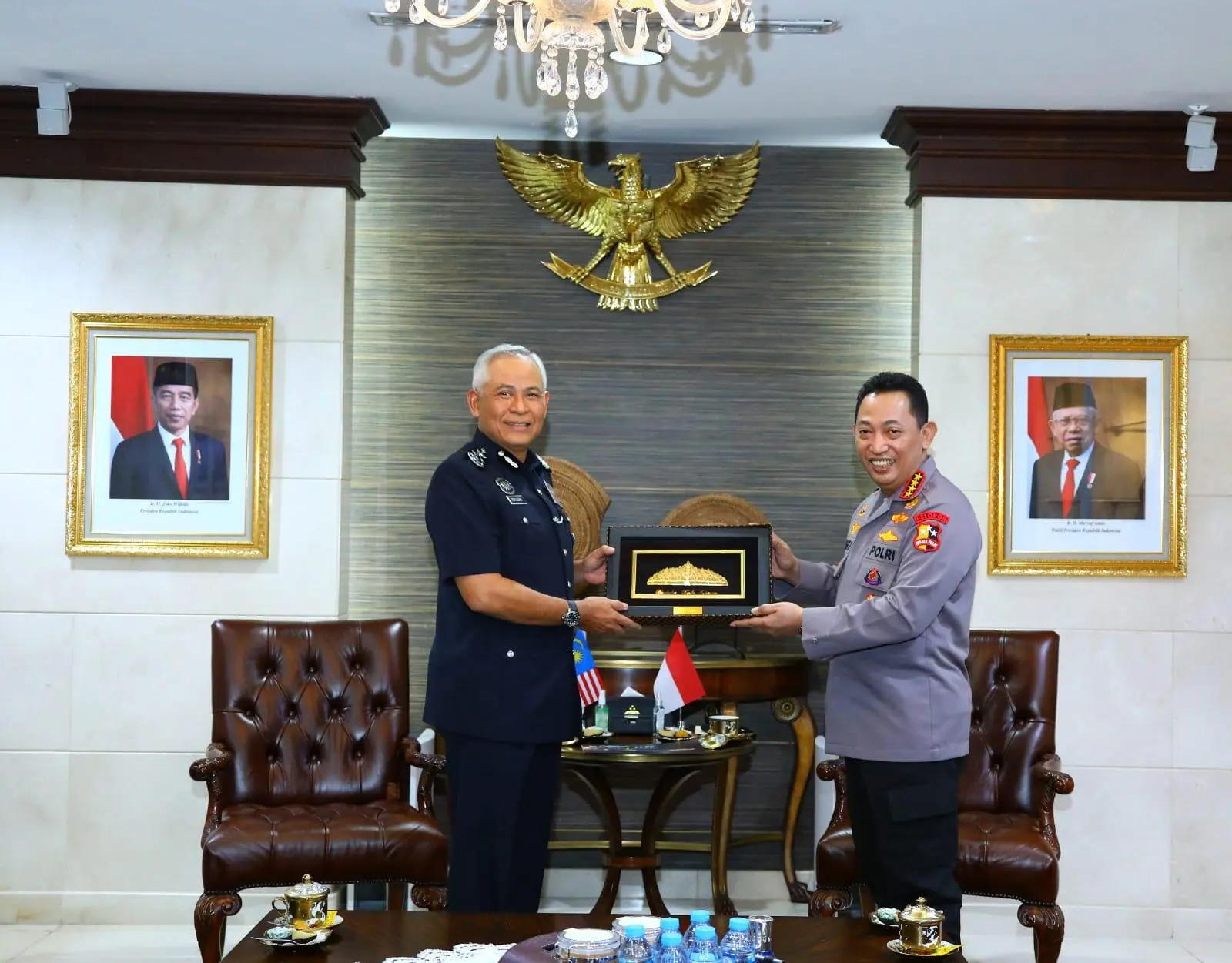 Kapolri Bahas PMI Ilegal Bertemu Kepala Kepolisian Malaysia
