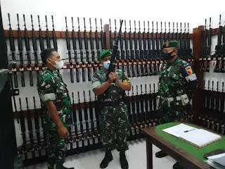 Cegah Penyalahgunaan Senjata dan Munisi, Perwira Jaga Kodim 0808/Blitar Lakukan Pengecekan