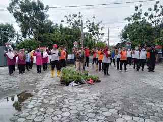 Terinspirasi Bupati Kang Giri,  Camat Babadan Lakukan Gerakan Tanam Bunga