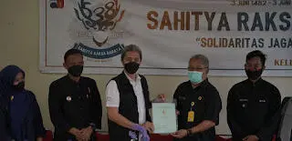 Dedie Saksikan Penyerahan 35 Sertifikat Tanah Warga Rancamaya