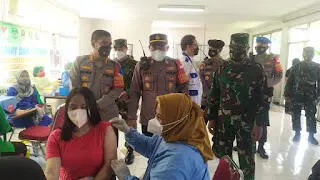 Kapolres Metro dan Dandim 0508 Depok lakukan Monitoring Pengecekan Vaksinasi